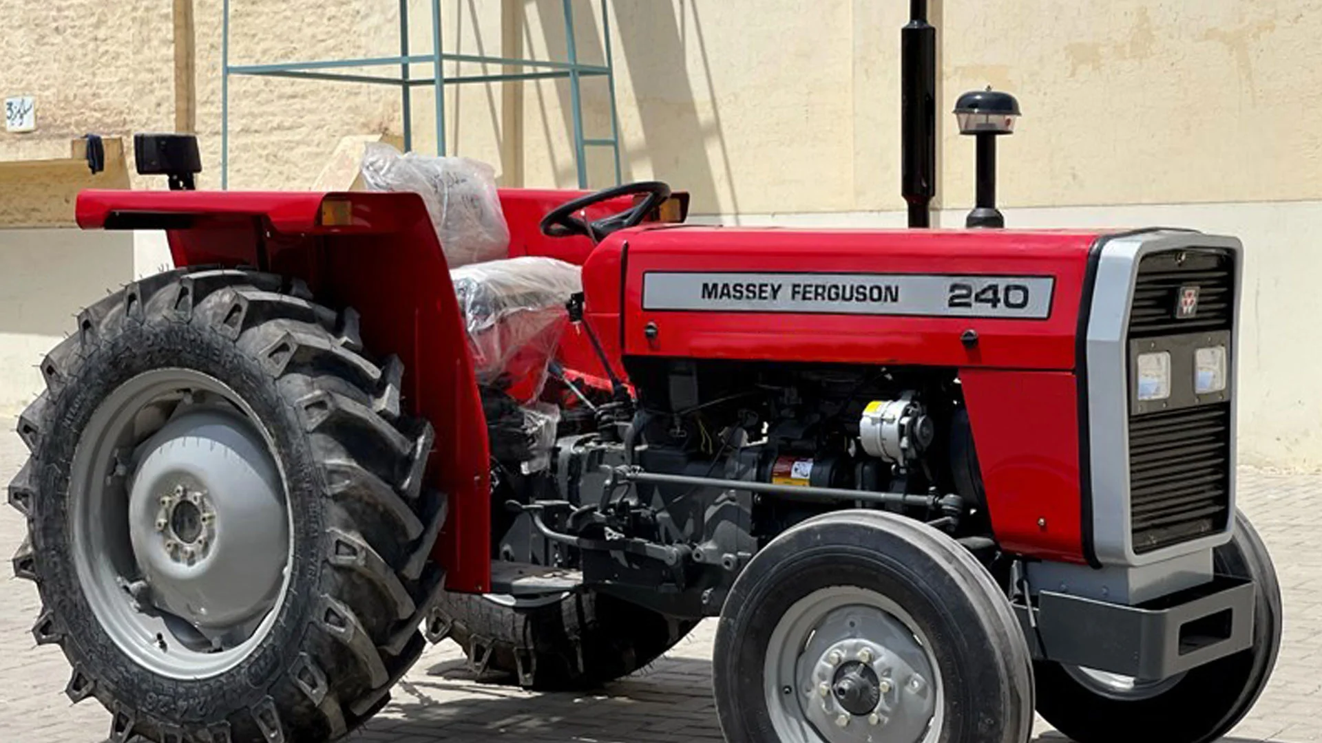 Massey Ferguson 385